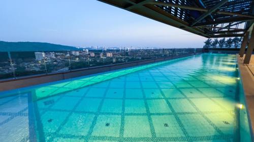 9 Mossaz skypool 5mins to 1U and Ikea atEmpire City by Light House — 4-Star Luxury Hotel in Petaling Jaya, Malaysia