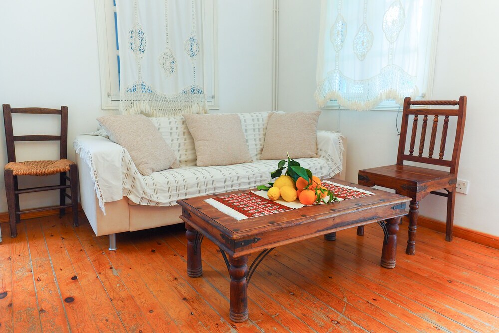 The Carob Tree Villa Rustic Luxury Home With Access To Pool And Restaurant
