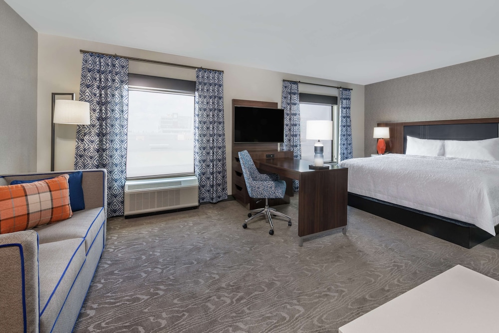 Hampton Inn & Suites Fort Wayne Downtown - photo 19