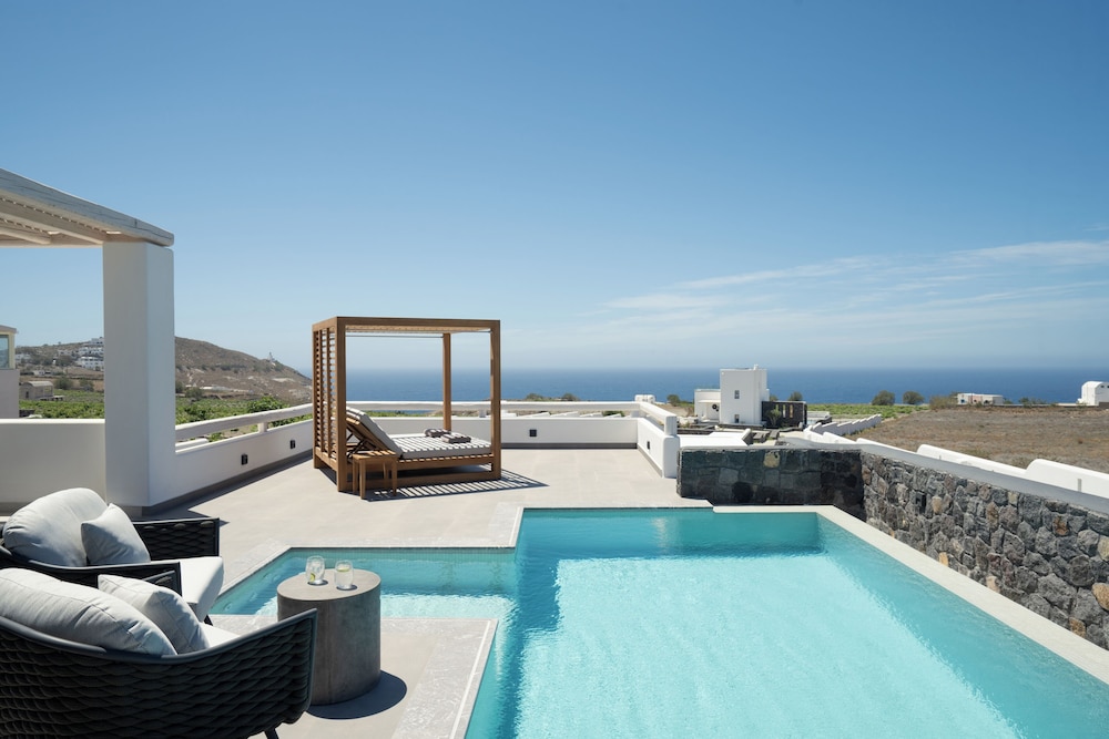 La Ponta Villas & Suites — 4-Star Luxury Hotel in Fira, Greece