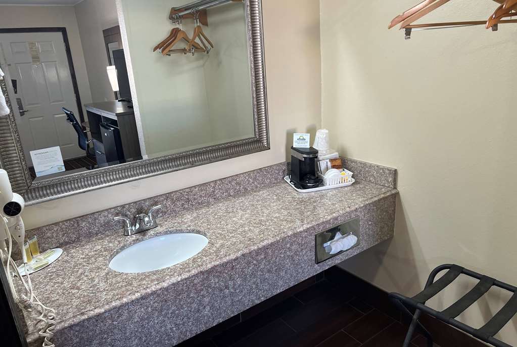 Days Inn by Wyndham El Reno - photo 17