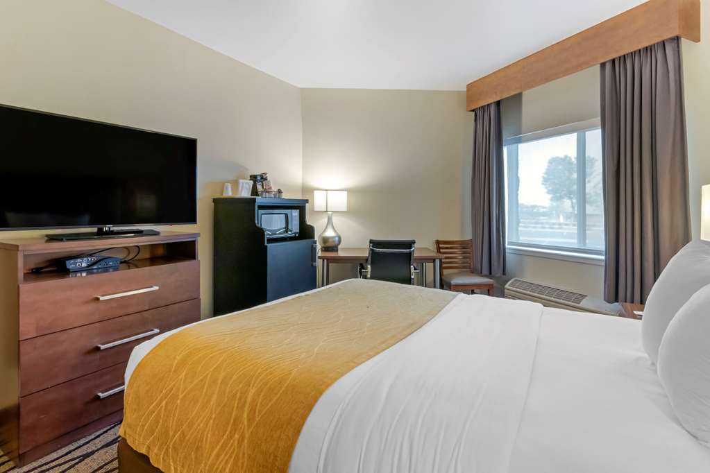 Comfort Inn & Suites Market Airport - photo 7