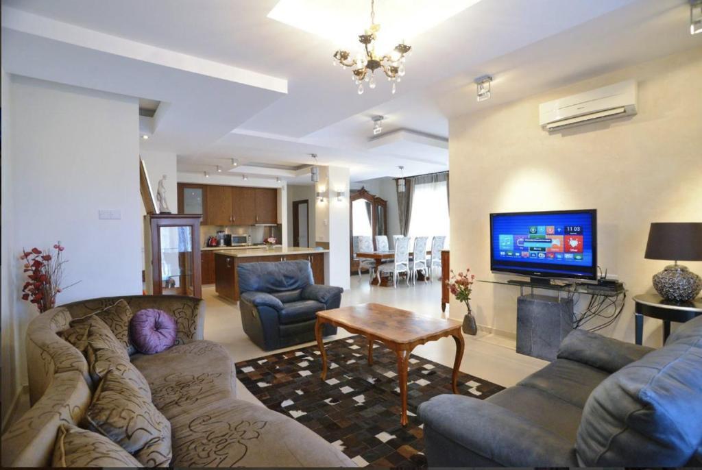 Huge Heating Penthouse With Pool