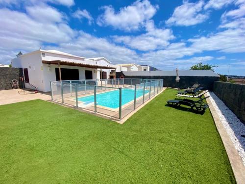 Villa Abuelo Paco — 4-Star Luxury Hotel in Playa Blanca, Spain