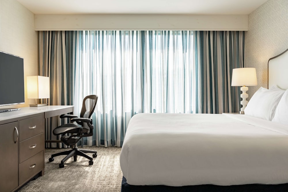Embassy Suites by Hilton Philadelphia Valley Forge - photo 16