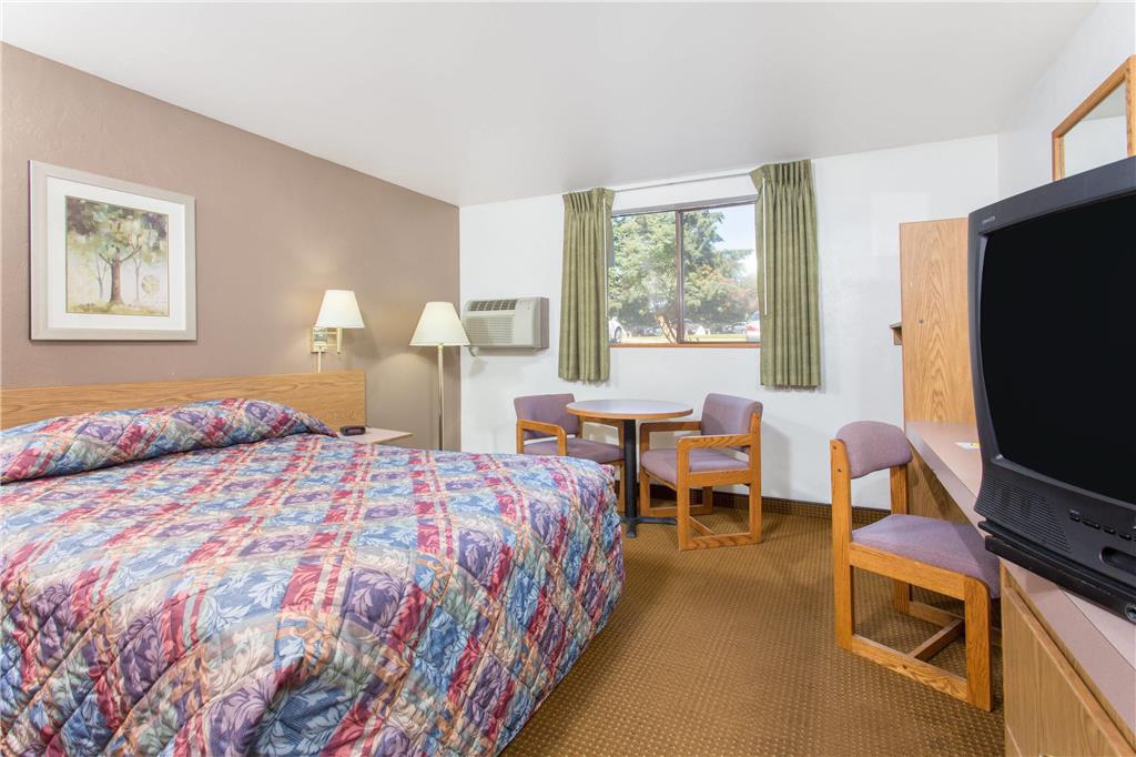 Super 8 by Wyndham Lacey Olympia Area - photo 13