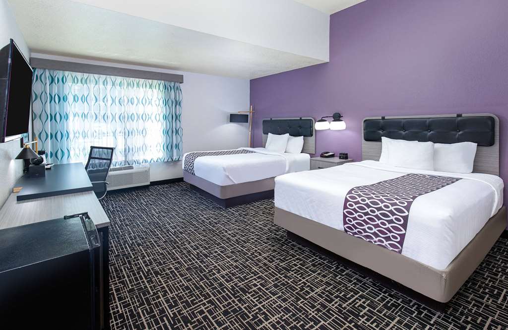 La Quinta Inn & Suites by Wyndham Bowling Green - photo 35