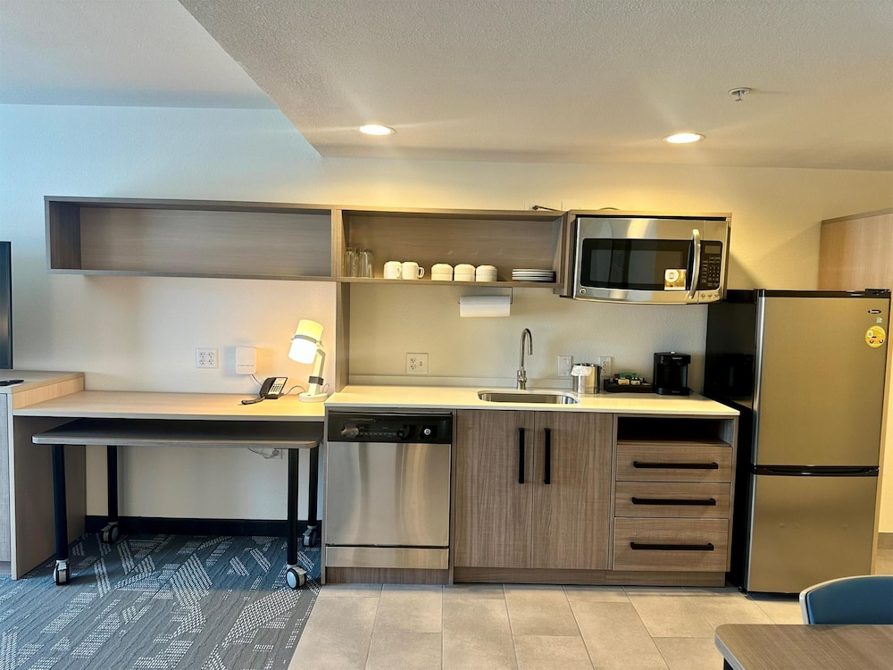 Home2 Suites by Hilton Rahway - photo 17