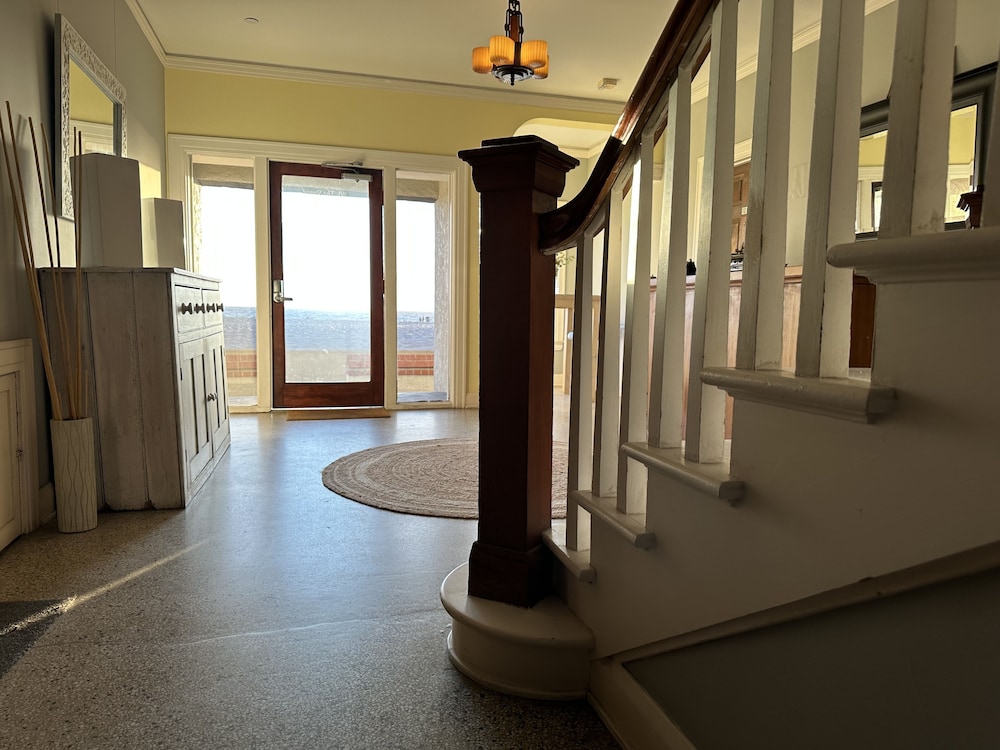 The Vurpillat Beachfront Hotel - photo 2
