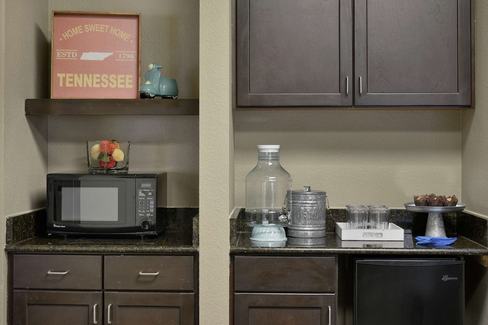 Hampton Inn Collierville - photo 18