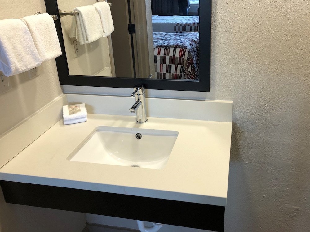 Red Roof Inn Greenville NC - photo 12