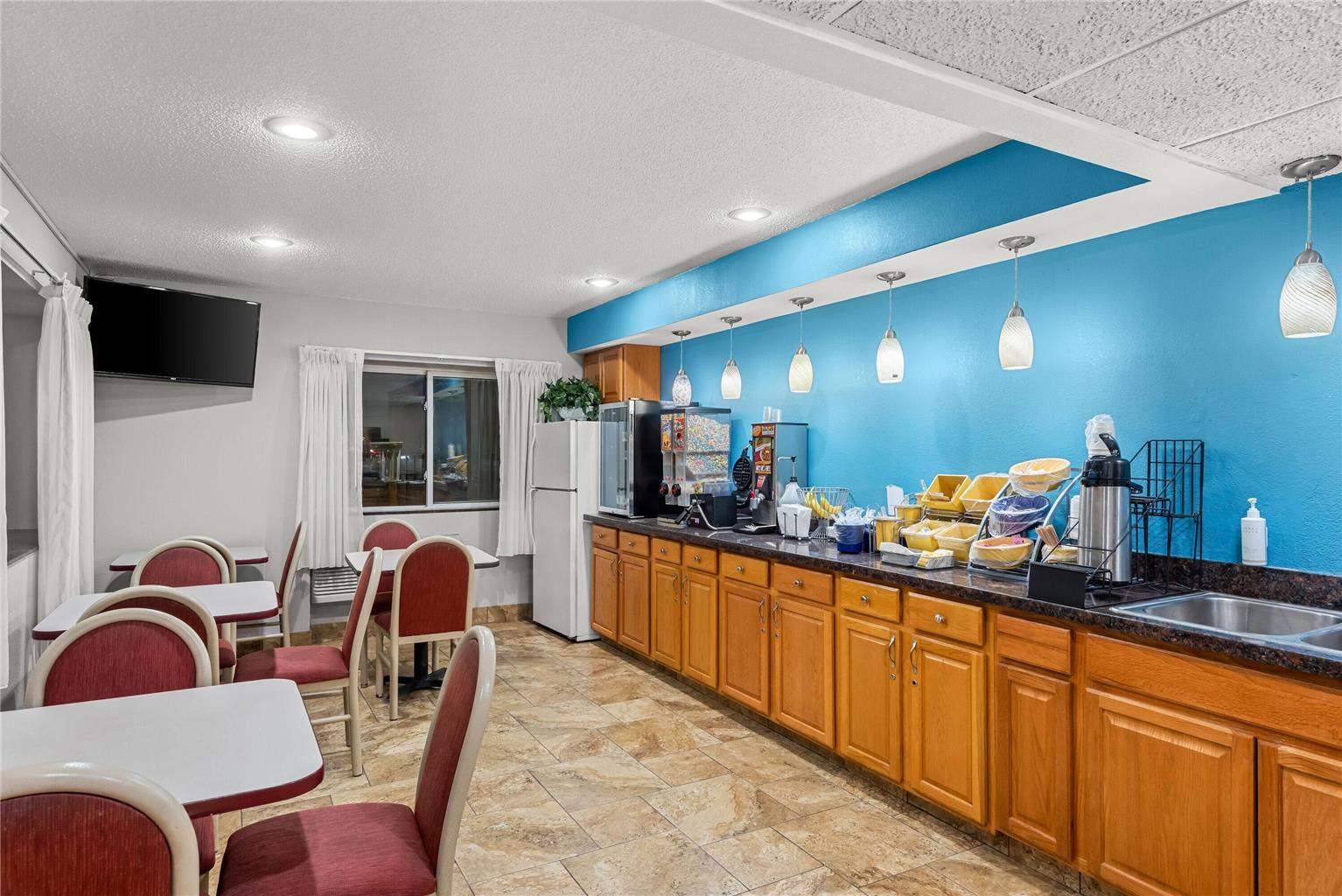 Days Inn by Wyndham Ames - photo 9