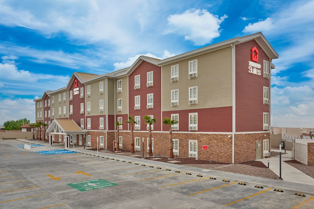 Extended Suites Celaya Galerías — 4-Star Luxury Hotel in Celaya, Mexico