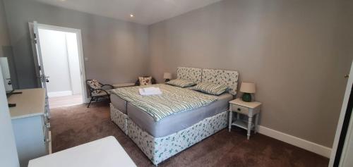 Place to Stay in Thames Ditton — 4-Star Luxury Hotel in London, United Kingdom