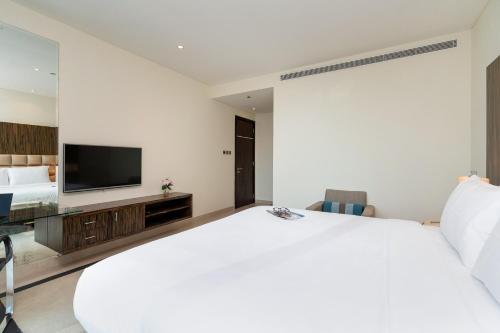 Lovely Lake View Two Bedroom JLT — 4-Star Luxury Hotel in Dubai, United Arab Emirates