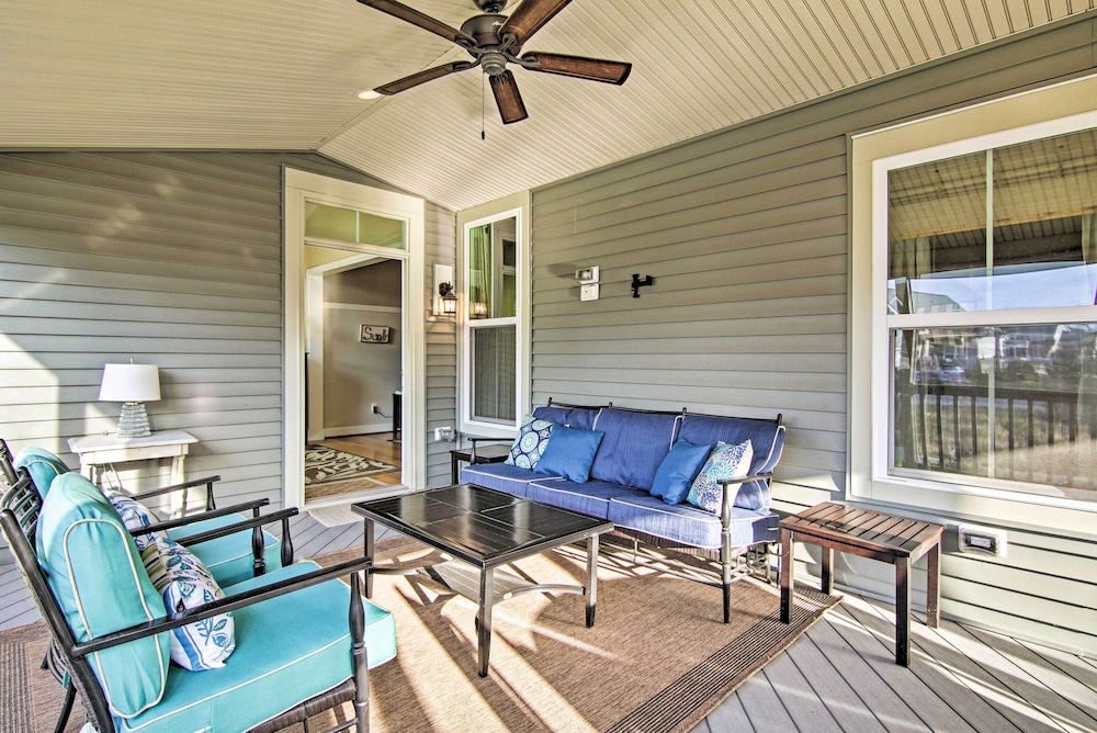 Resort Amenities & Screened Porch: Ocean View Home - photo 28