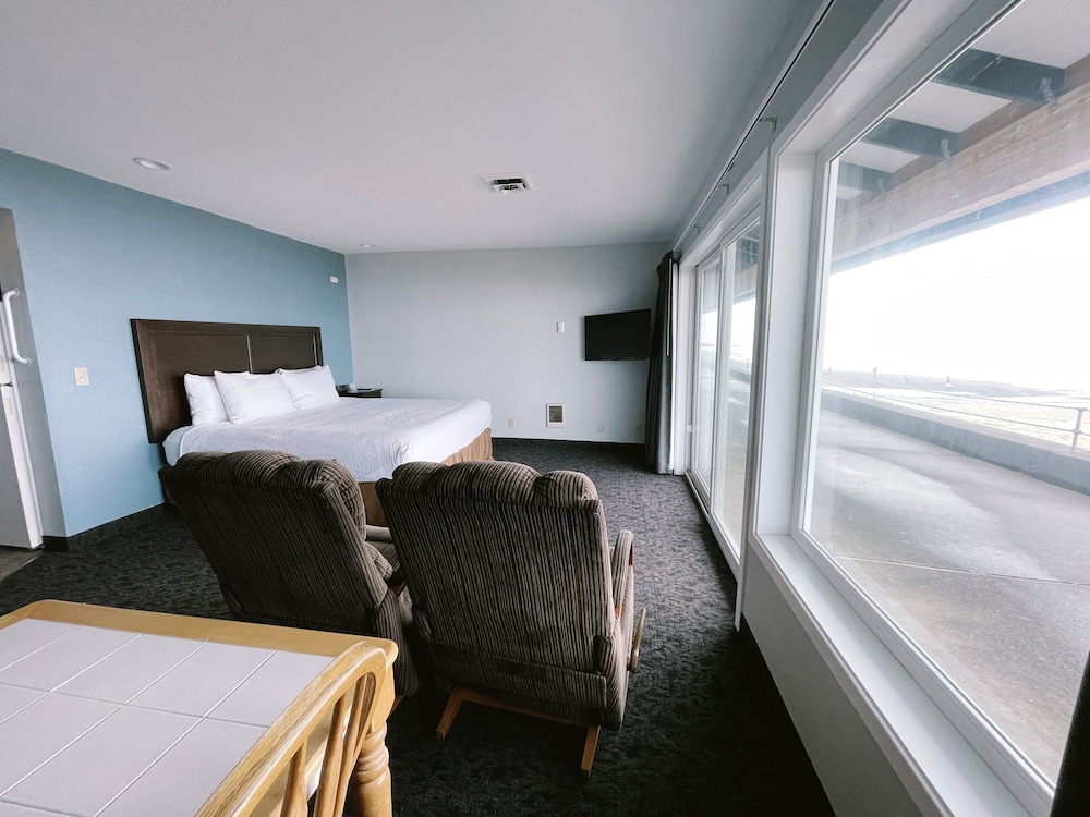 The Sandcastle Beachfront Hotel - photo 42
