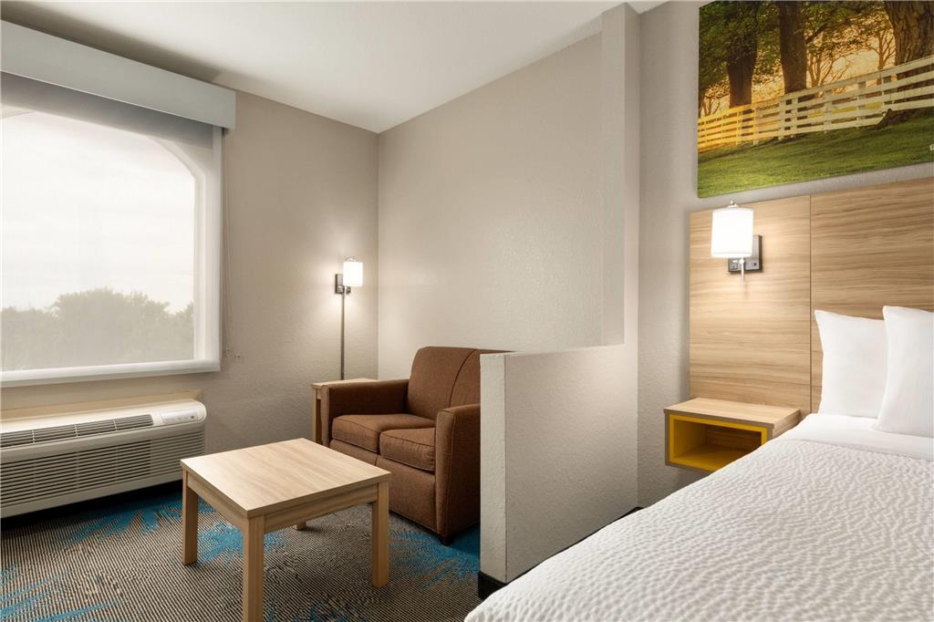 Days Inn & Suites by Wyndham Prattville Montgomery - photo 22