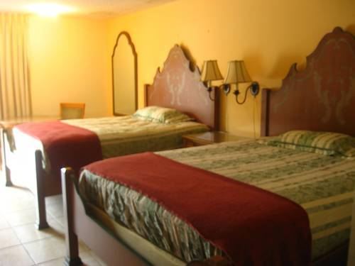 Lake Cecile Inn and Suites - photo 15