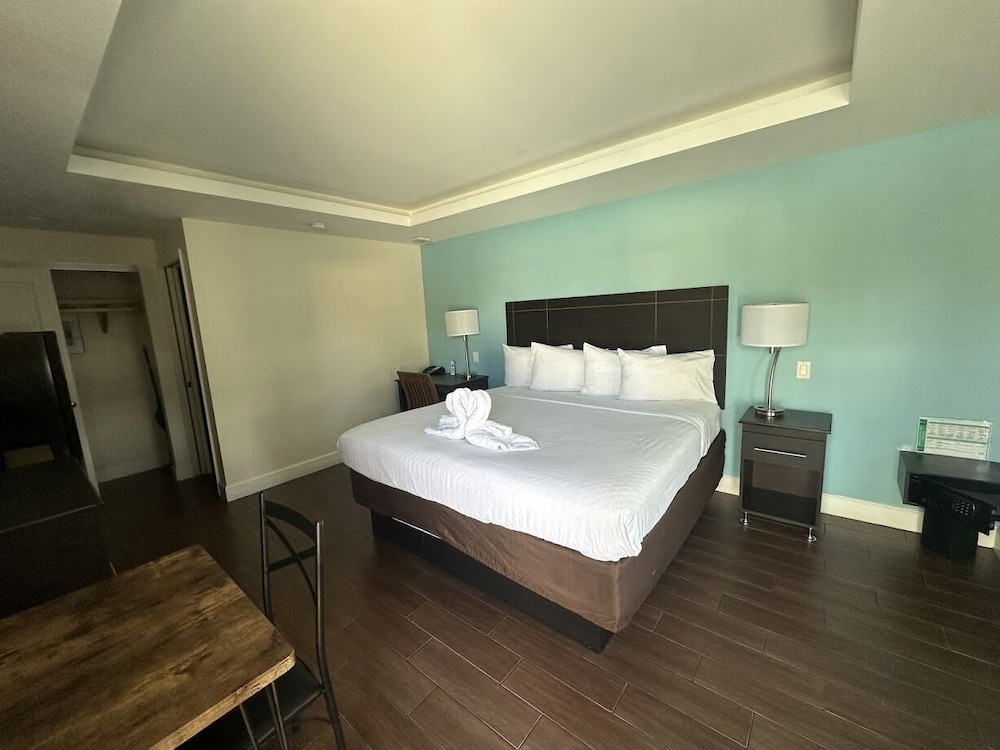 Curtis Inn & Suites - photo 14