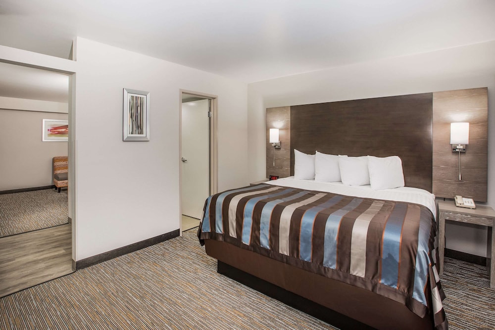 Wingate by Wyndham Louisville Fair and Expo - photo 21