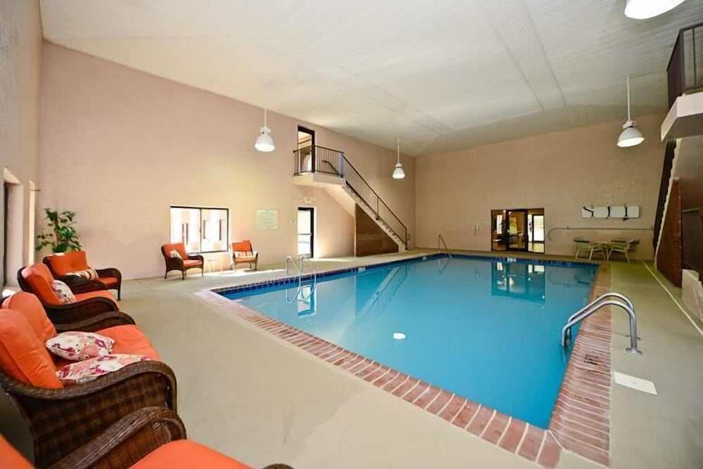 Manchester Heritage Inn And Suites - photo 22