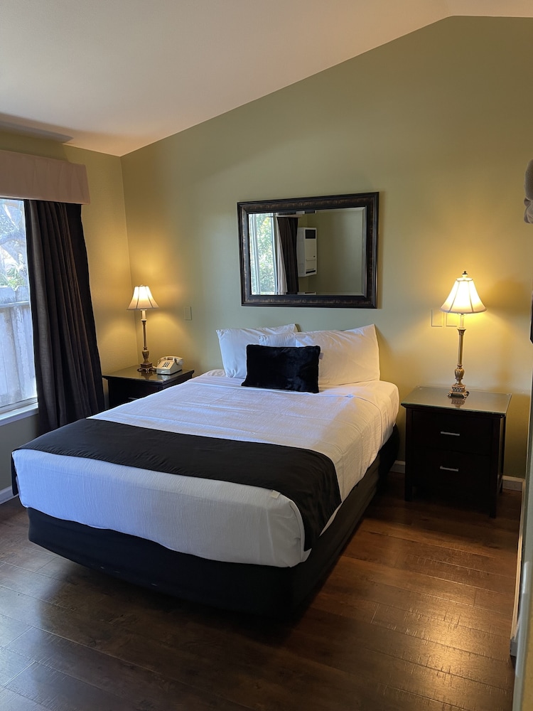Sea Breeze Inn And Cottages - photo 24