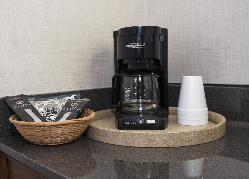 Red Roof Inn Uhrichsville - photo 17
