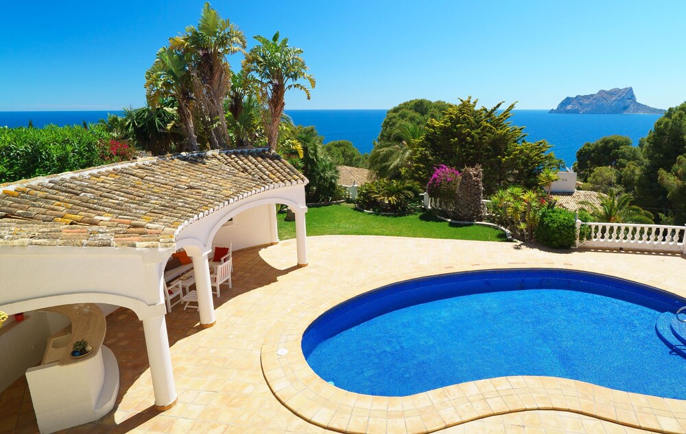 Villa Moraira Dreams — 4-Star Luxury Hotel in Teulada, Spain