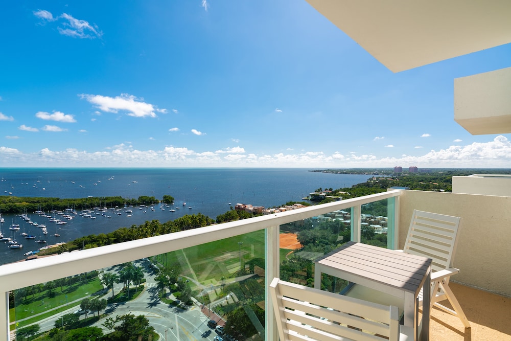 Million Dollar Ocean View Luxury Studio w Balcony FREE PARKING - photo 15