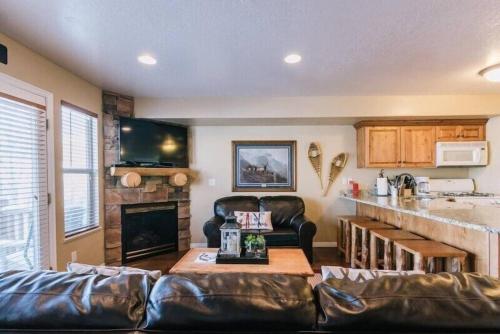 Basin Lakeside Getaway in Eden, United States