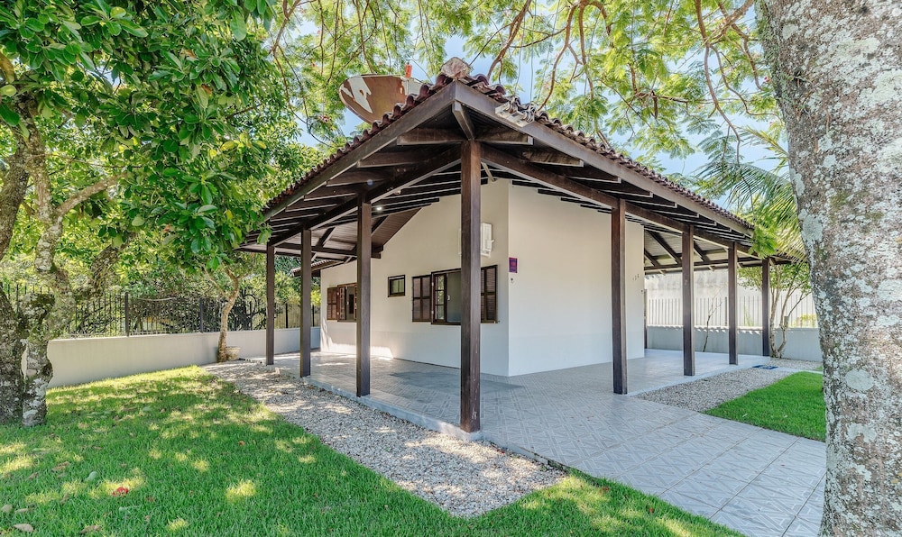 Casa 3Q c Churrasqueira 140m da Praia RAE0126