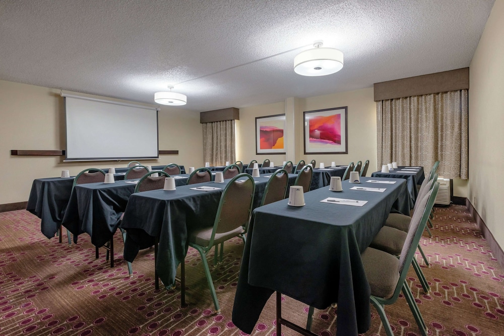 Hampton Inn Tampa International Airport Westshore - photo 60