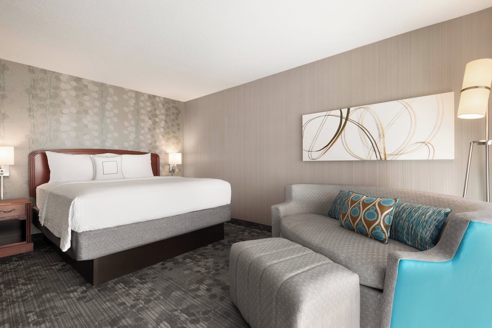 Courtyard by Marriott Chicago Bloomingdale - photo 11