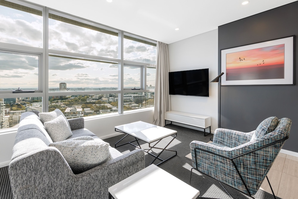 Meriton Suites Zetland — 5-Star Luxury Hotel in Zetland, Australia