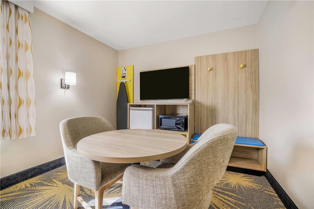 Days Inn by Wyndham Cortez - photo 18