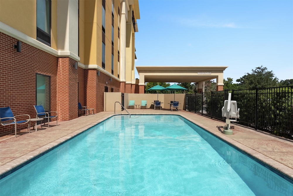 Hampton Inn & Suites Tampa Busch Gardens Area - photo 35