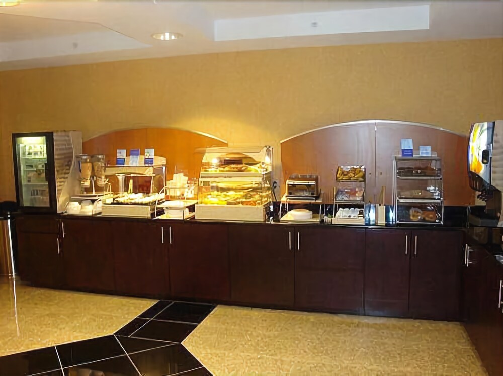 Holiday Inn Express & Suites Indianapolis East By Ihg - photo 29