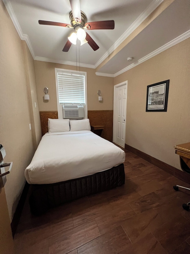 District Hotel - photo 20