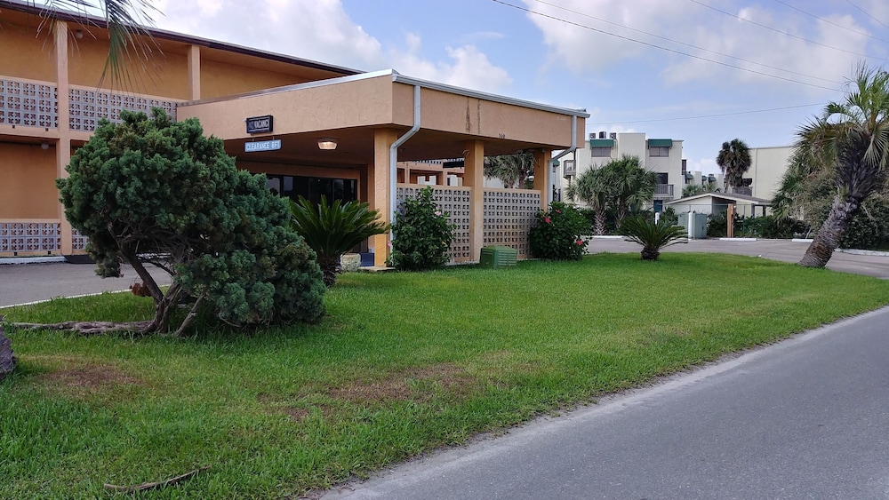 Buccaneer Inn - photo 3