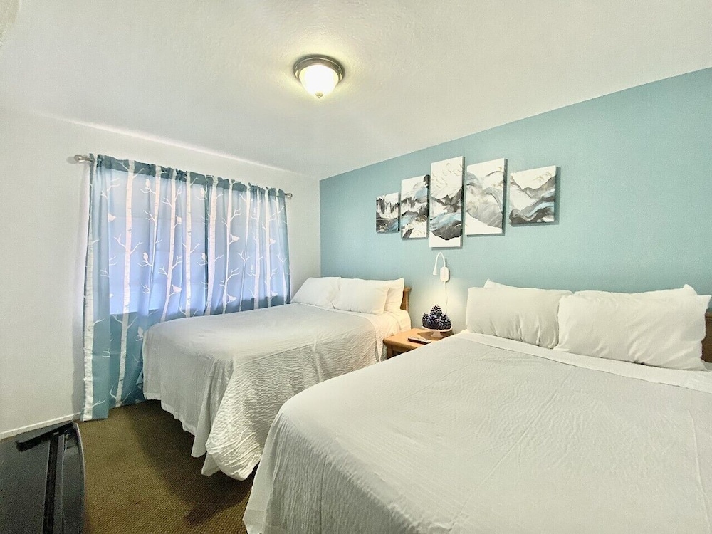 Bluebird Day Inn & Suites - photo 3