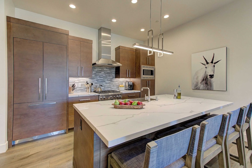 Juniper Landing 3 Bedroom by Avantstay Condo in Park City Mountain Resort w Pool Hot Tub & Gym - photo 13