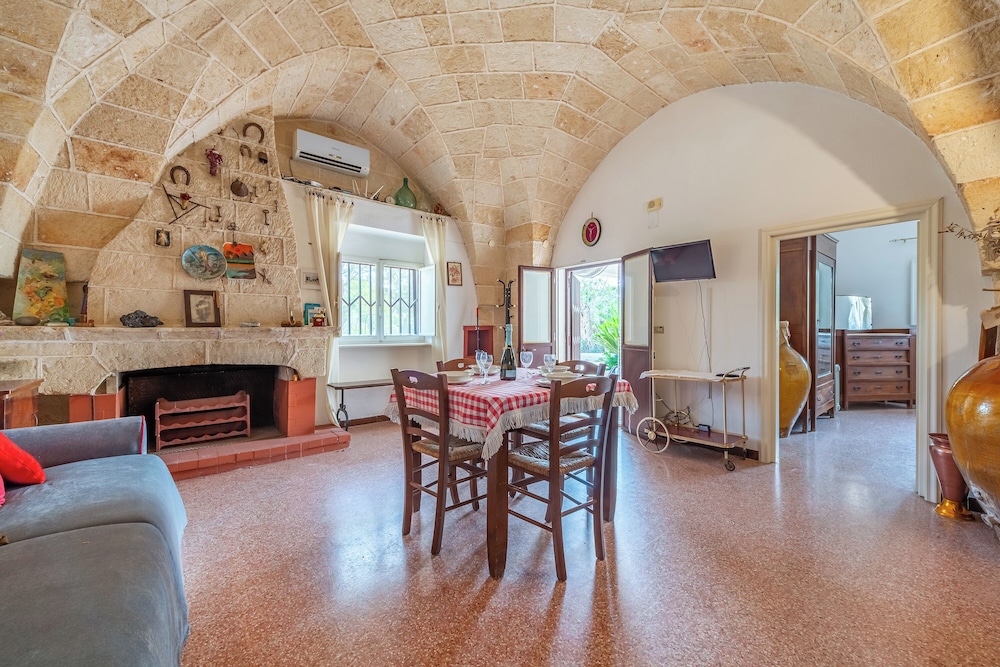 Carbone Country House Oria — 4-Star Luxury Hotel in Oria, Italy