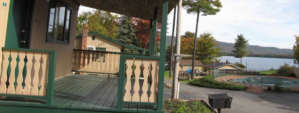 Treasure Cove Resort Motel - carbon neutral hotel in Bolton