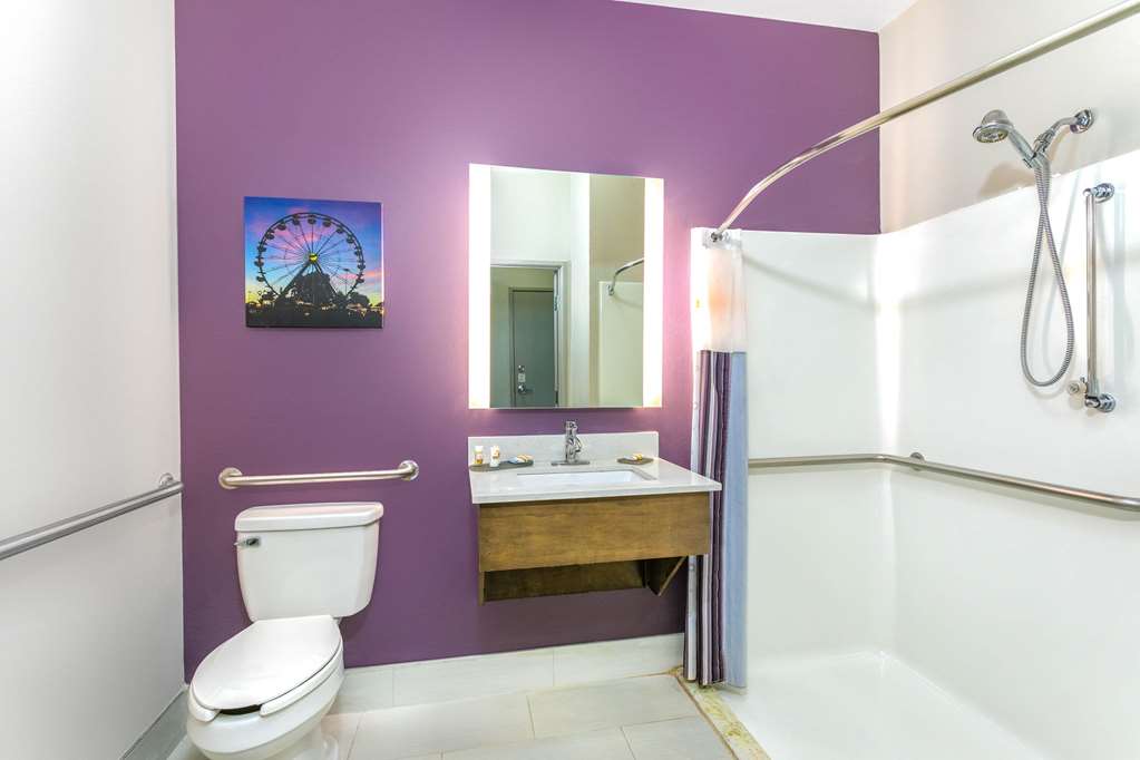 La Quinta Inn & Suites by Wyndham Hopkinsville - photo 21