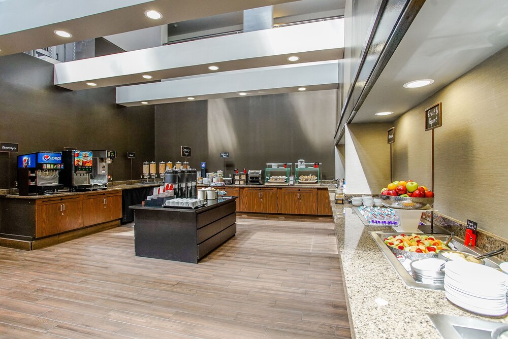 Ramada by Wyndham Southfield - photo 12