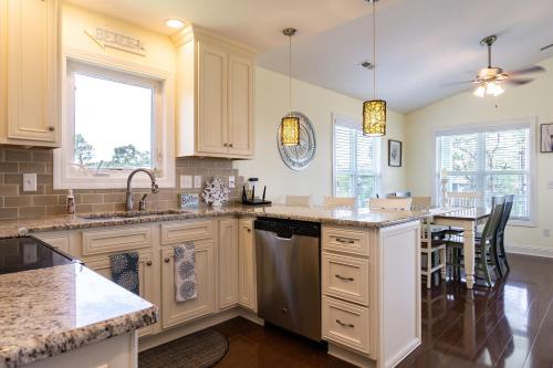 Southern Charm by Oak Island Accommodations - photo 39