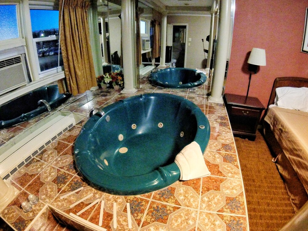 Red Carpet Inn — hotel in West Springfield