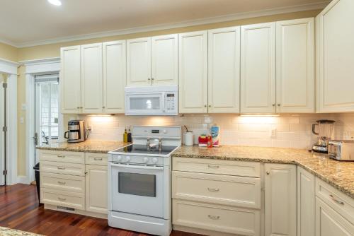 New Listing 114A W Hudson Ave Open Layout Close to Everything - photo 45