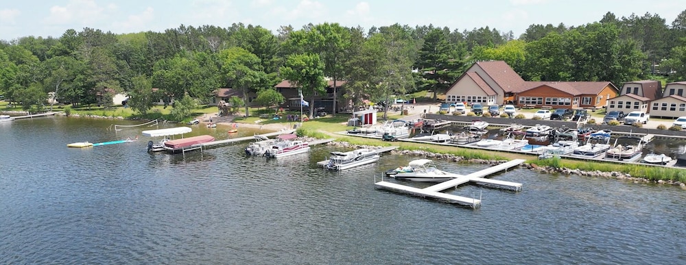 Sunset Cove Resort - carbon neutral hotel in Bemidji